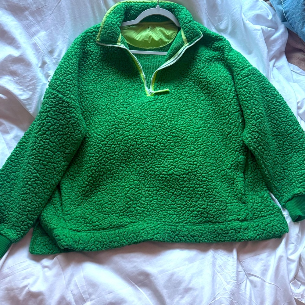 Green Fleece Aerie pull over!